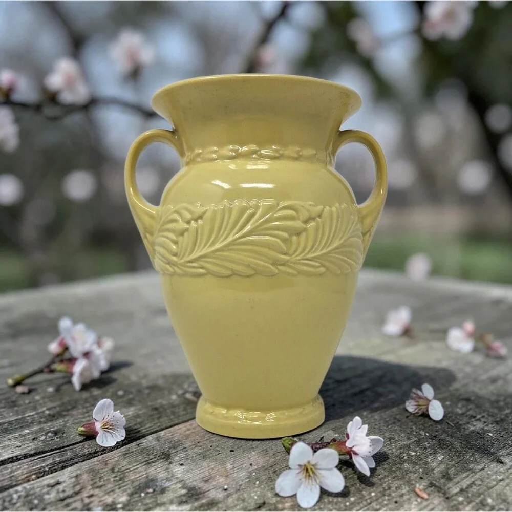 Abingdon Pottery #486 Yellow Acanthus Leaf Double Handle‎ Urn Vase 10